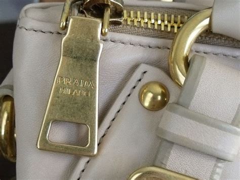 Prada zipper replacement